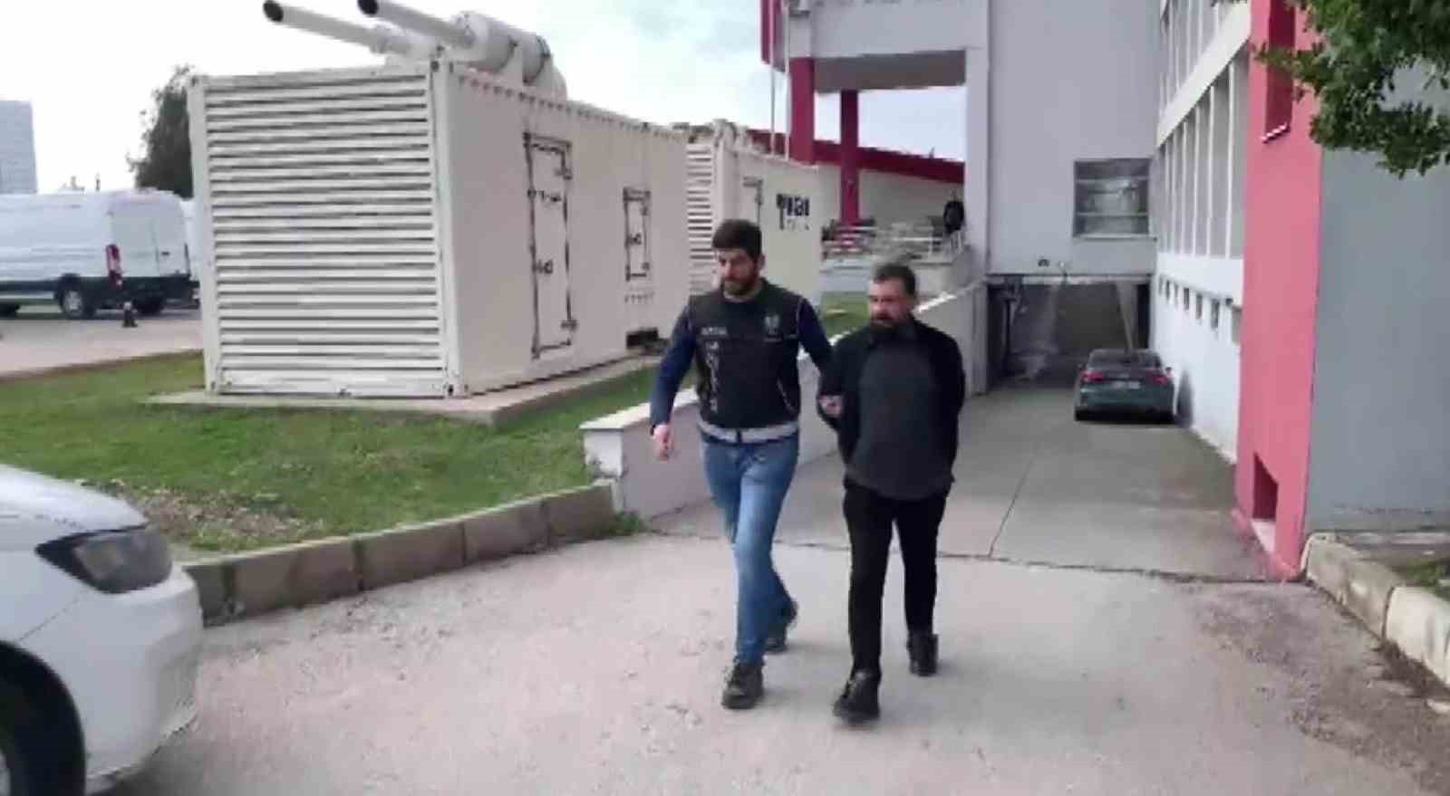 Çuvaldan 14 bin paket kaçak sigara çıktı
