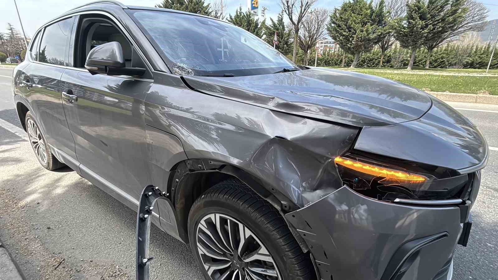 D-100’de karşıya geçmek isterken cipin çarptığı yaşlı adam ağır yaralandı
