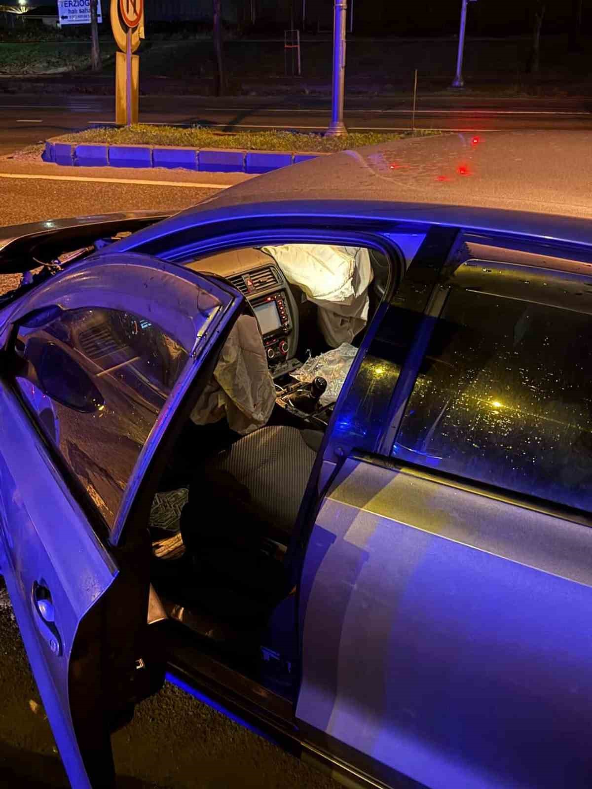 D-650 kara yolunda iki otomobil çarpıştı: 3 yaralı
