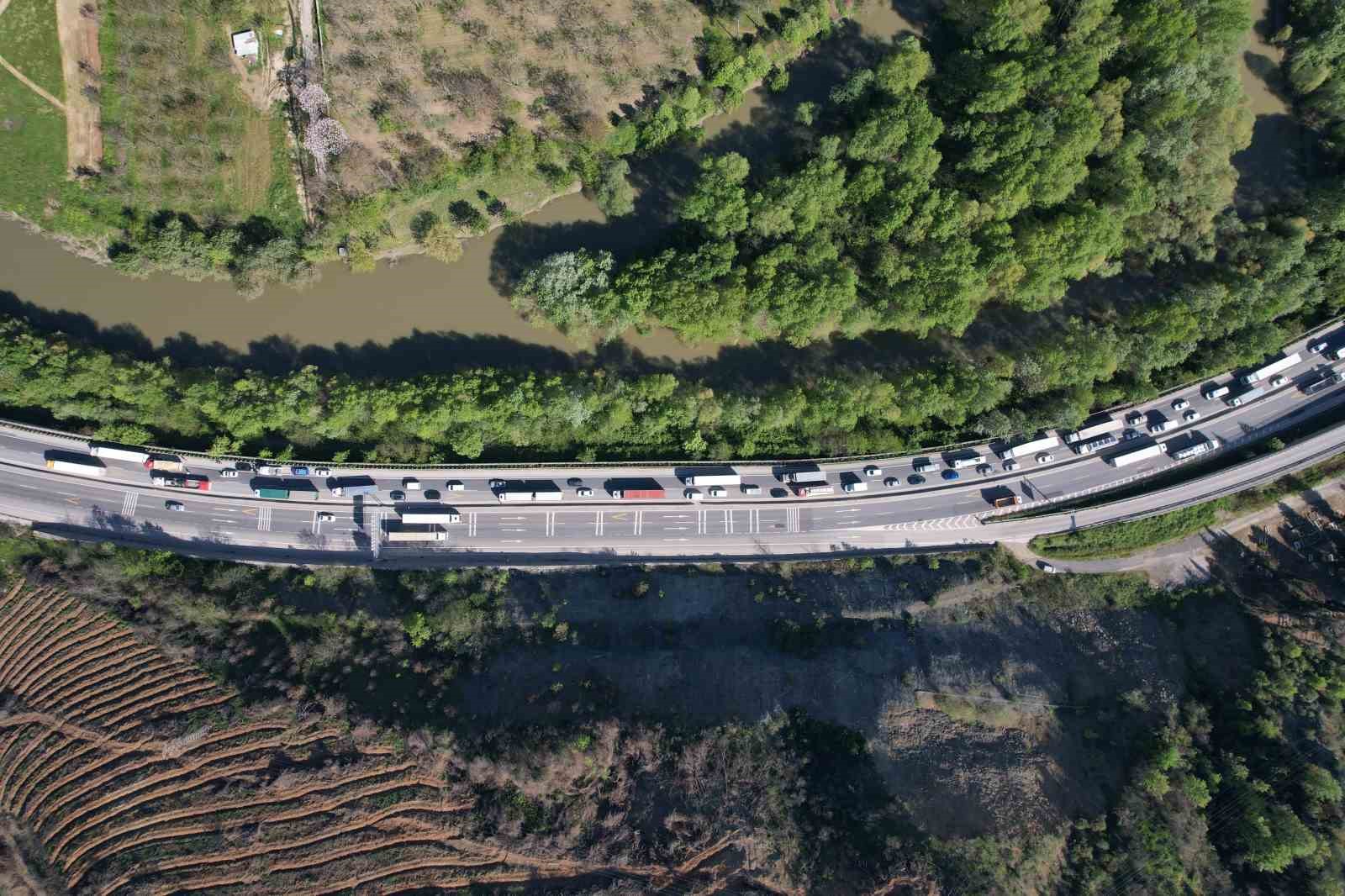 D-650’yi kilitleyen kaza: İki tır çarpıştı, uzun araç kuyrukları oluştu
