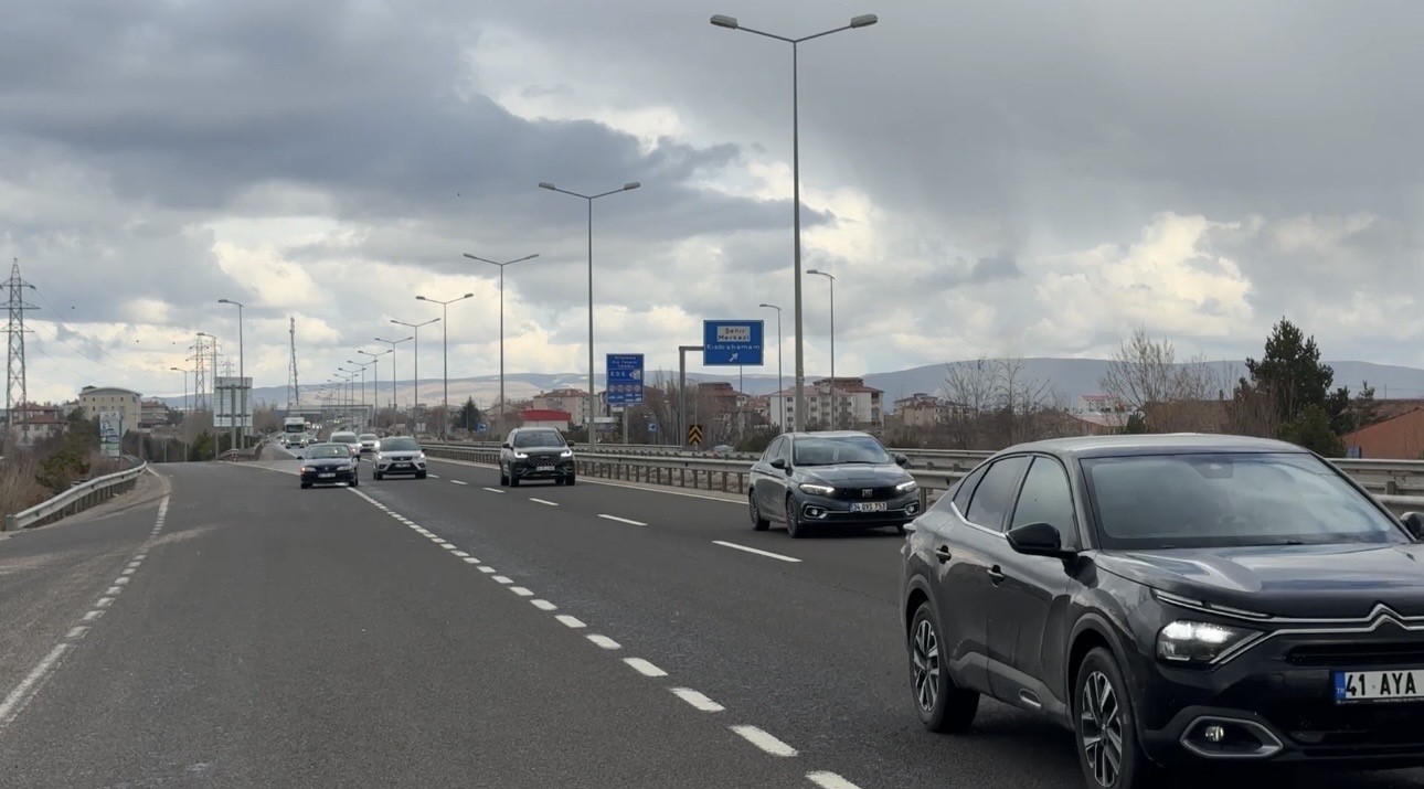 D100 karayolunda bayram dönüşü yoğunluğu
