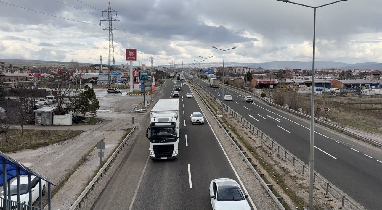 D100 karayolunda bayram dönüşü yoğunluğu
