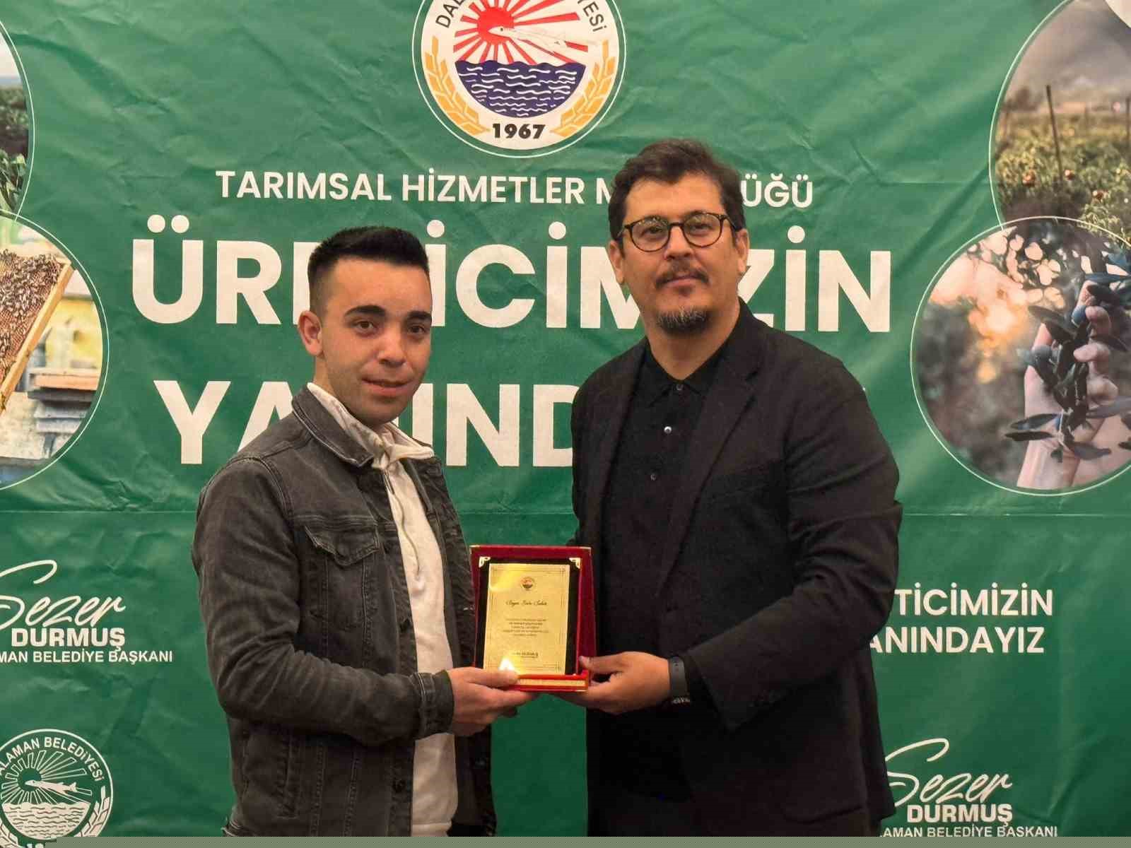 Dalaman Belediyesi’nden genç arıcılara kovan desteği
