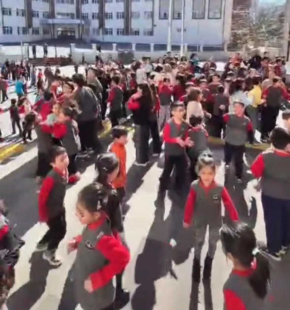 Dalga dalga büyüyen ilahi furyasına Kayseri de katıldı
