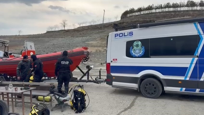 Dalgıç polisler Keban Baraj sahasında yaşlı adamı arıyor
