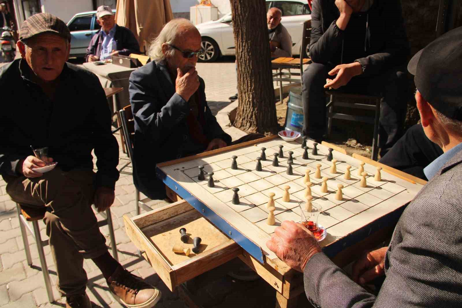 Dama tutkusu teknolojiye direniyor
Dama tutkusu teknolojiye direniyor