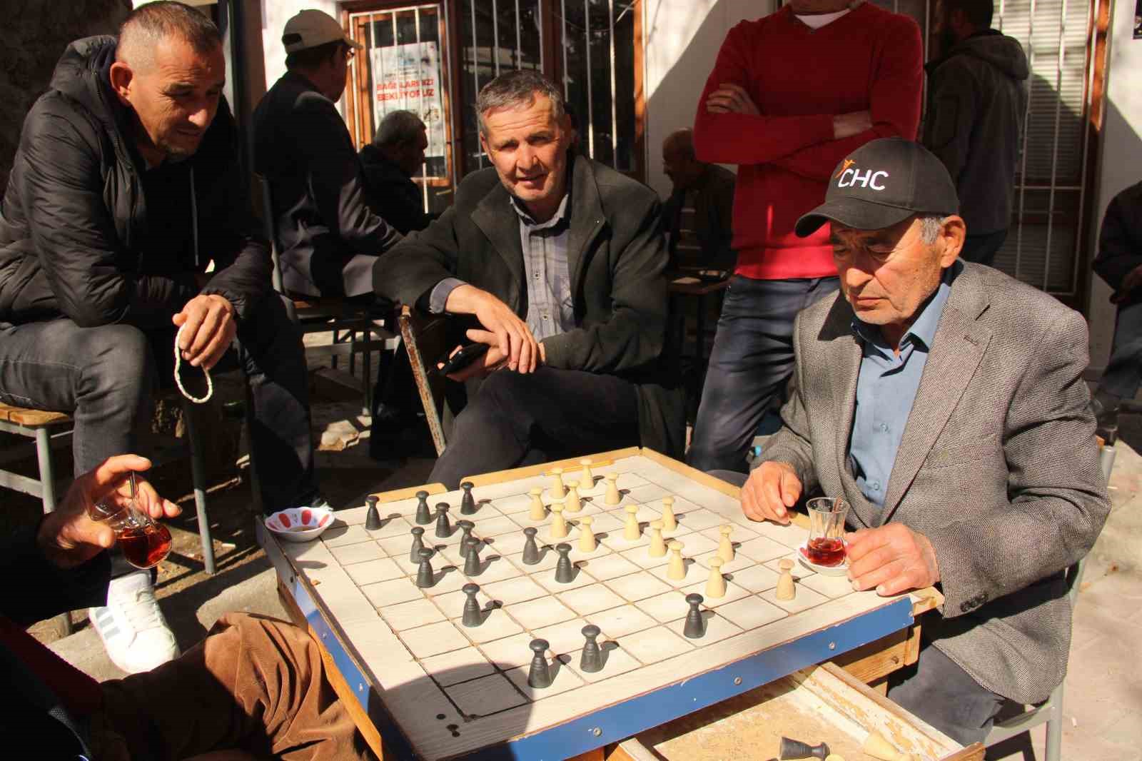 Dama tutkusu teknolojiye direniyor
Dama tutkusu teknolojiye direniyor