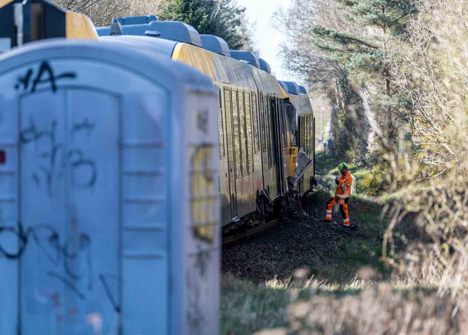 Danimarka’da iki tren çarpıştı: 4’ü ağır 17 yaralı
