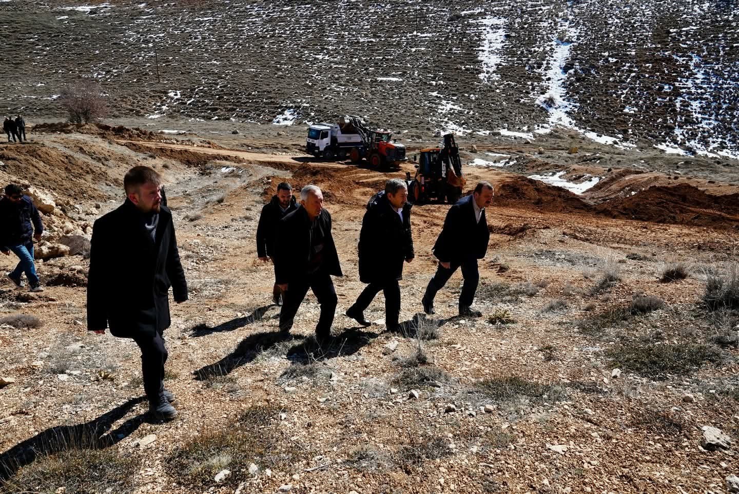 Darende’de stabilize yol çalışmaları için saha incelemesi
