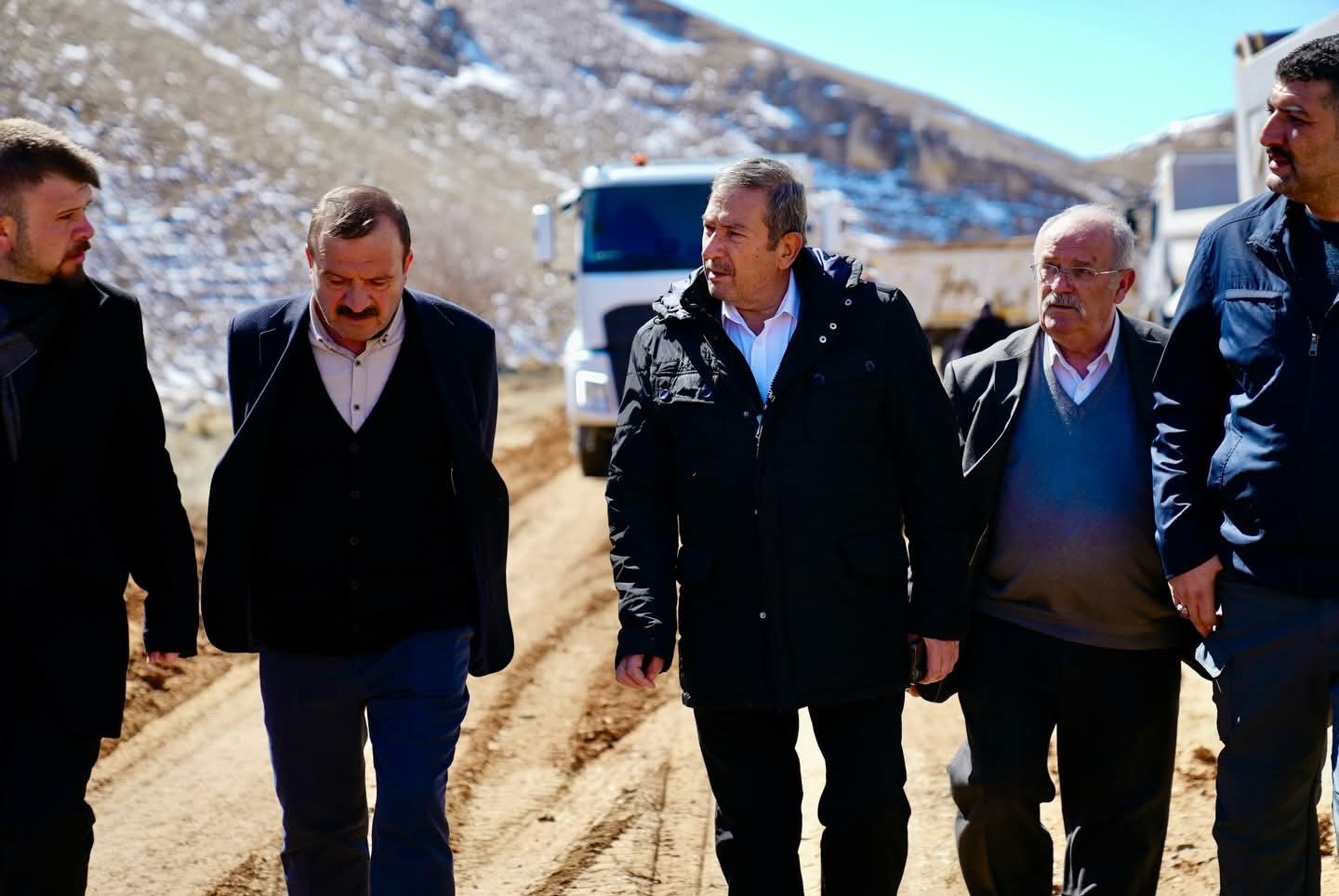 Darende’de stabilize yol çalışmaları için saha incelemesi
