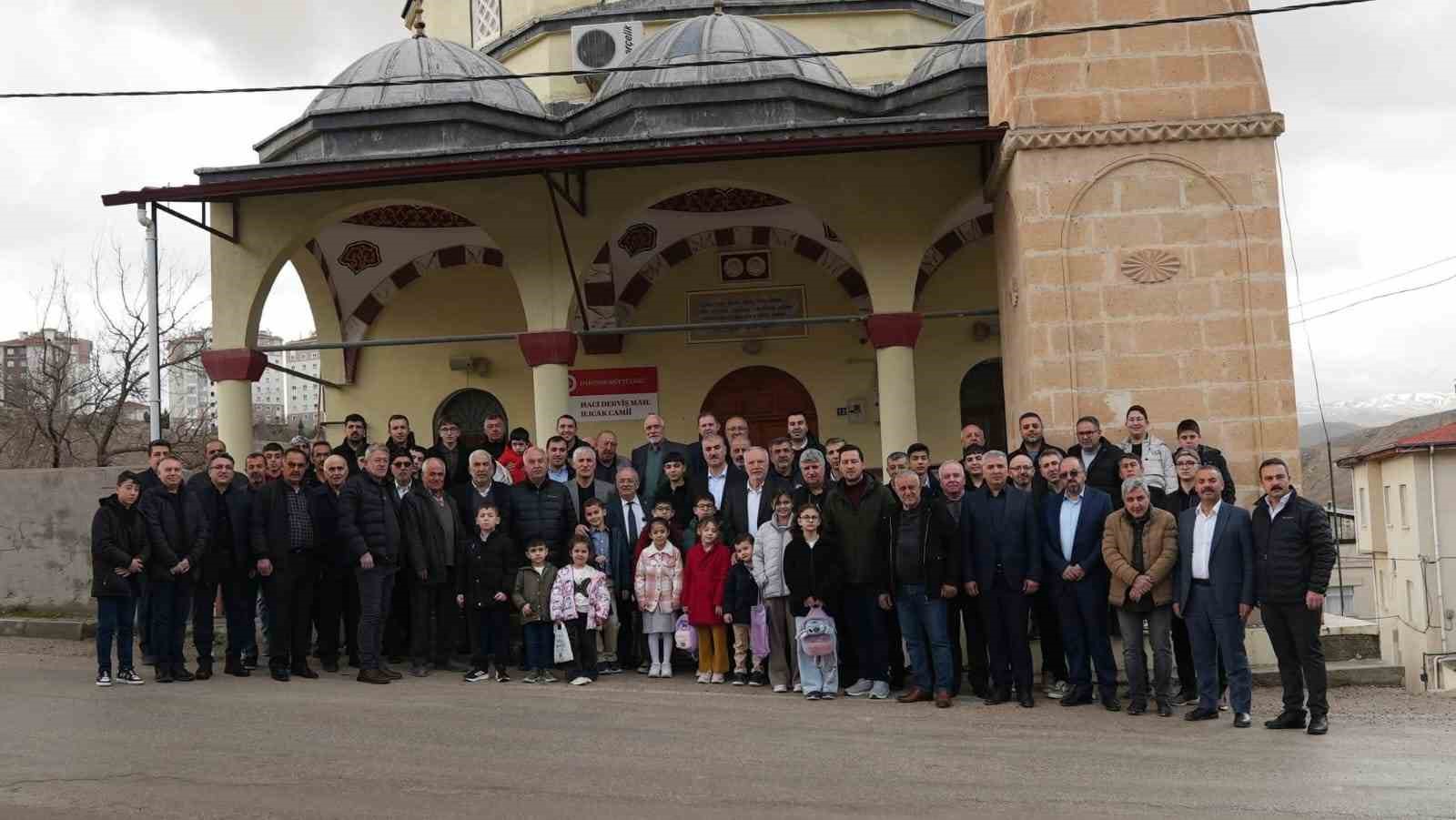 Darende’de yarım asırlık bayramlaşma geleneği
