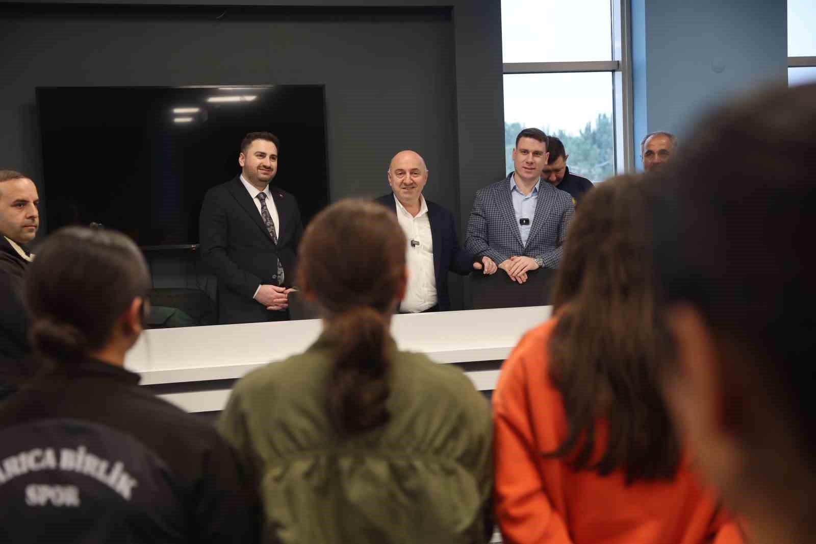 Darıca’da gençlik yatırımları incelendi
Darıca’da gençlik yatırımları incelendi