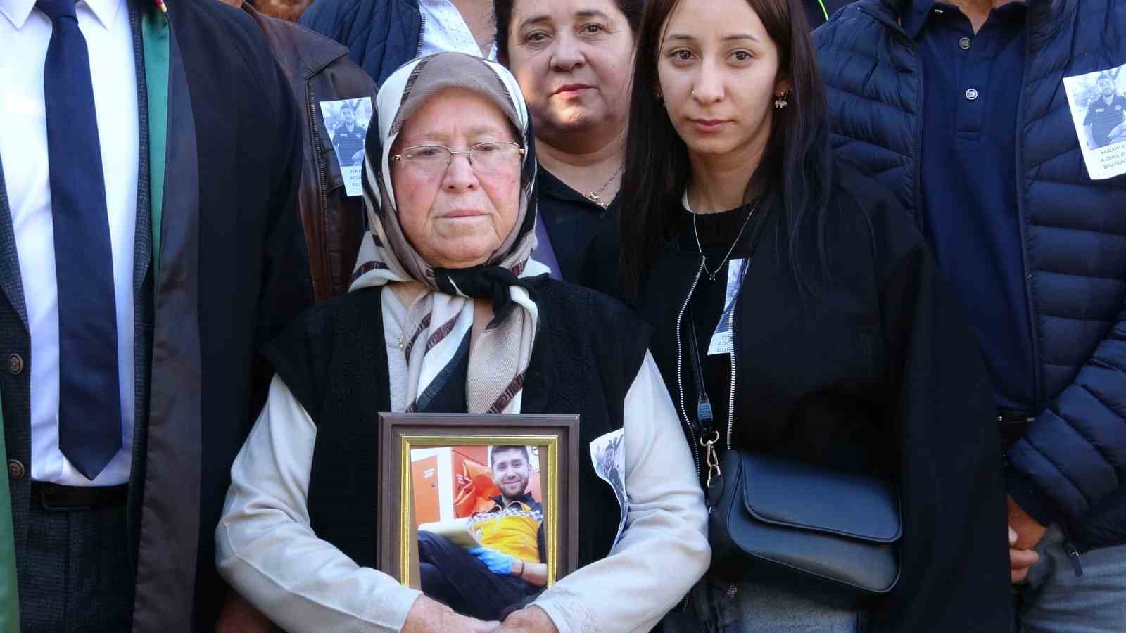 Darp sonucu ölen genç paramediğin annesi mahkemede gözyaşlarına boğuldu
