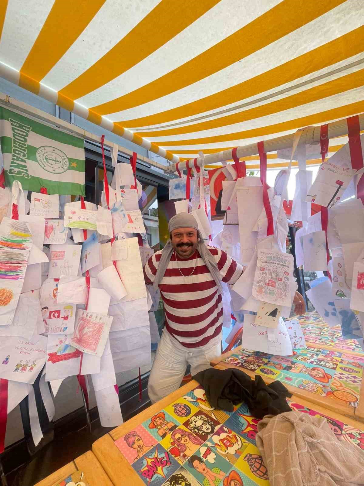 Datça’da 10 yıllık iyilik geleneği: "Atatürk’ünü çiz, pizzanı al"
