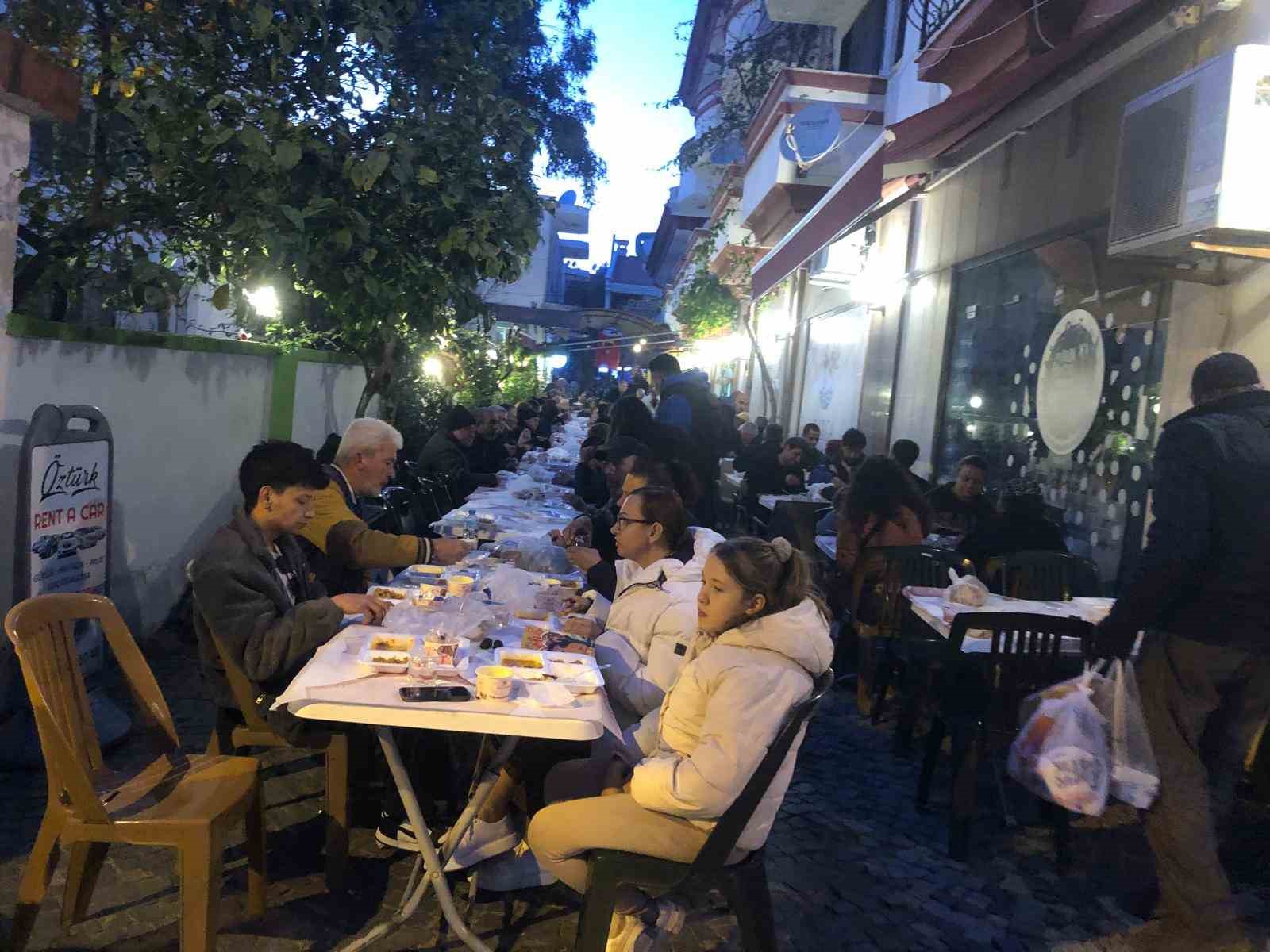 Datça’da 86. Sokak esnafından 400 kişilik iftar
