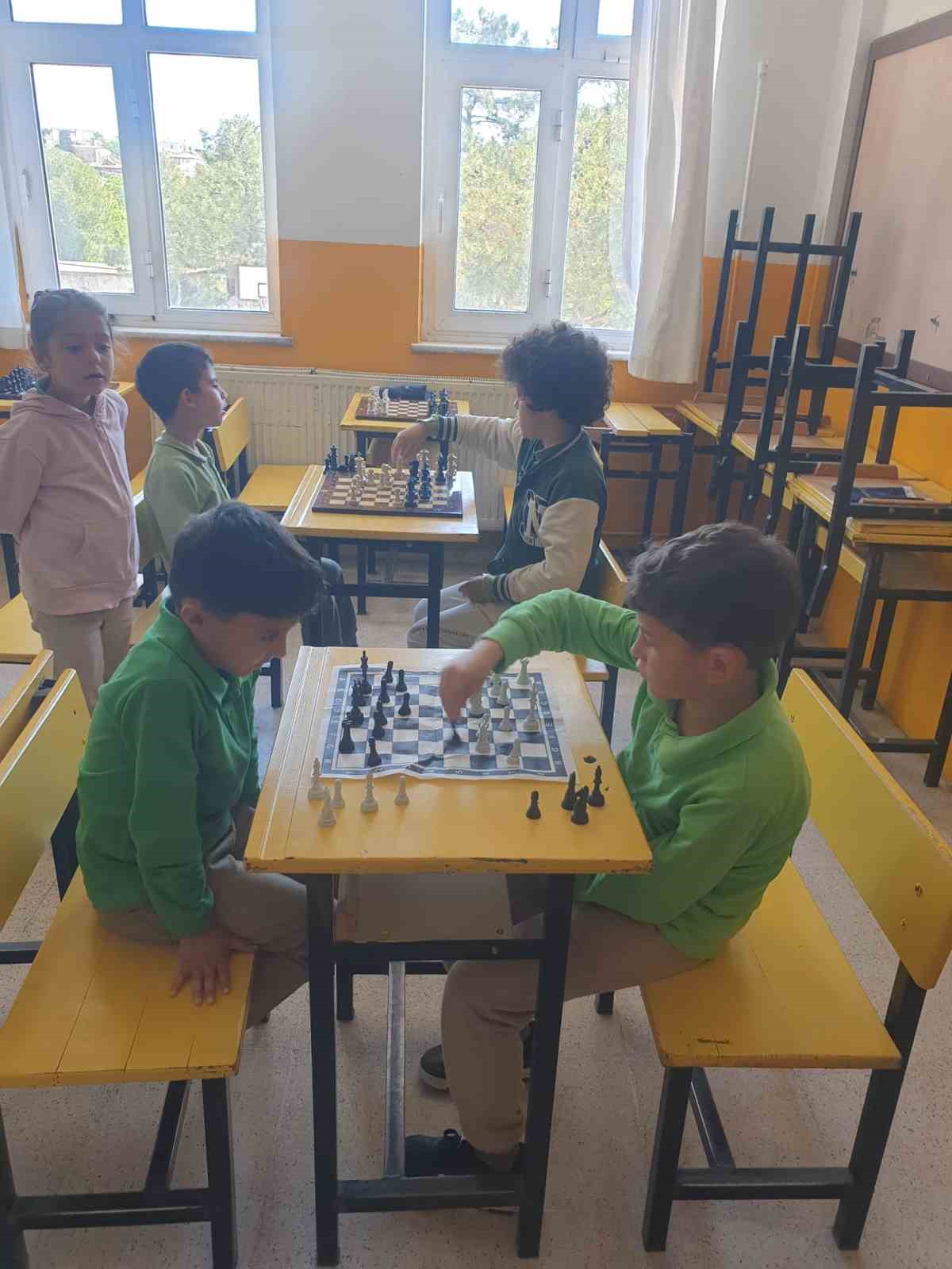 Datça’da öğrenciler ’hikayelerle satranç’ etkinliğinde buluştu
