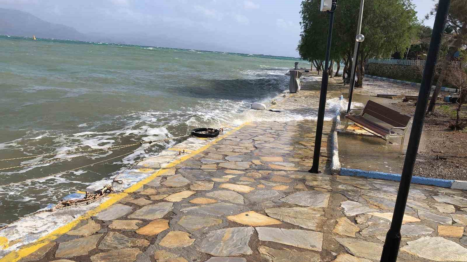 Datça’da şiddetli lodos etkili oldu
