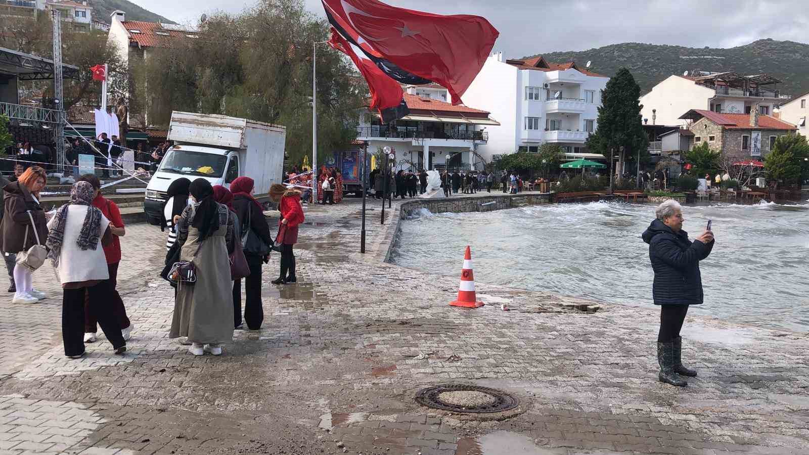 Datça’da şiddetli lodos etkili oldu
