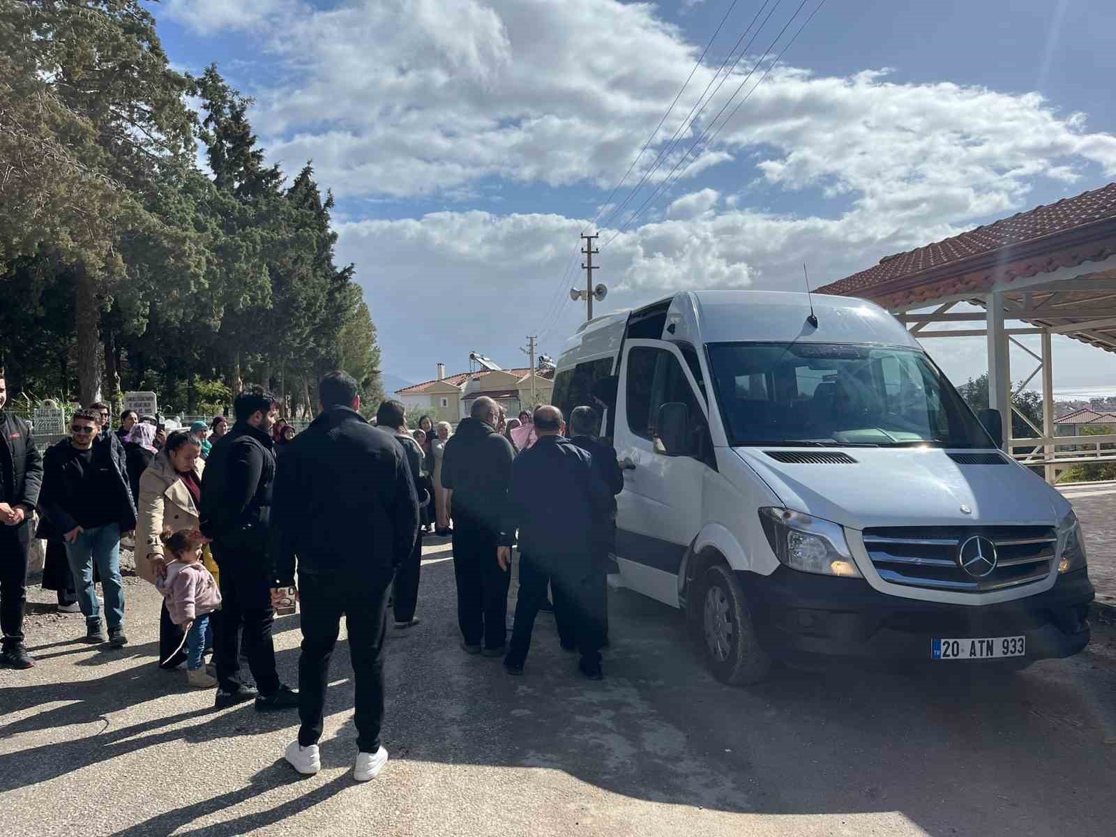 Datça’da umreciler dualarla uğurlandı
