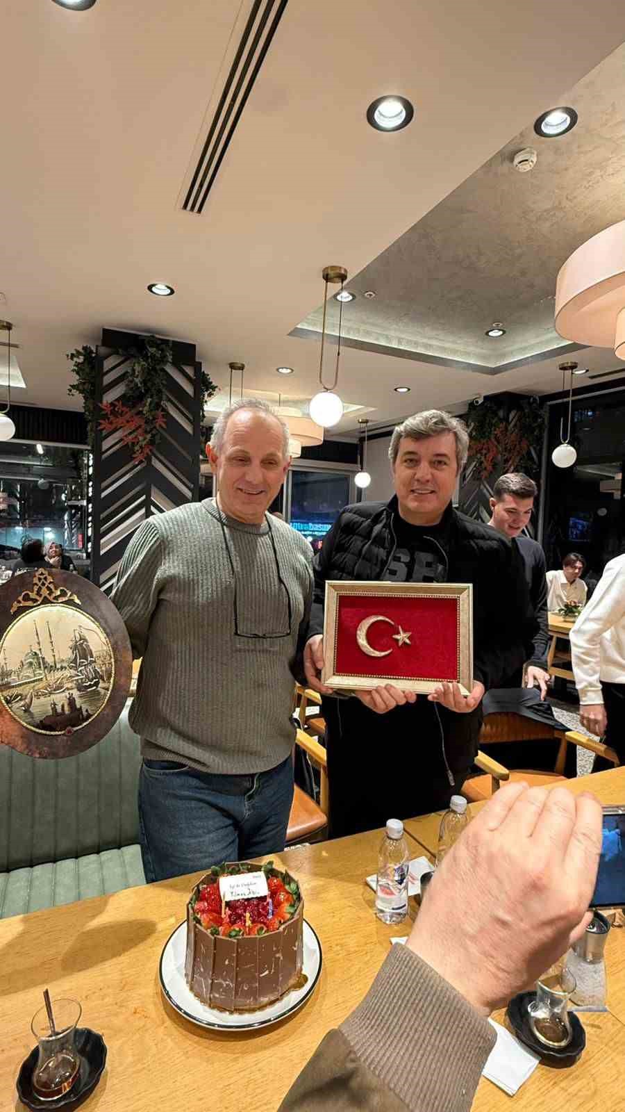 Davetli oldukları iftara mehter takımı ile gittiler
