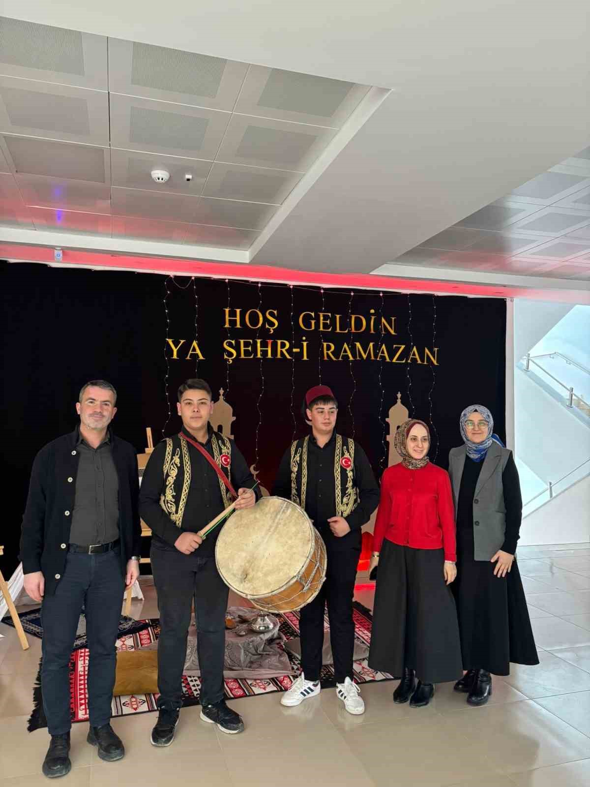 Davul ve mani geleneği lise öğrencileri tarafından yaşatılıyor
