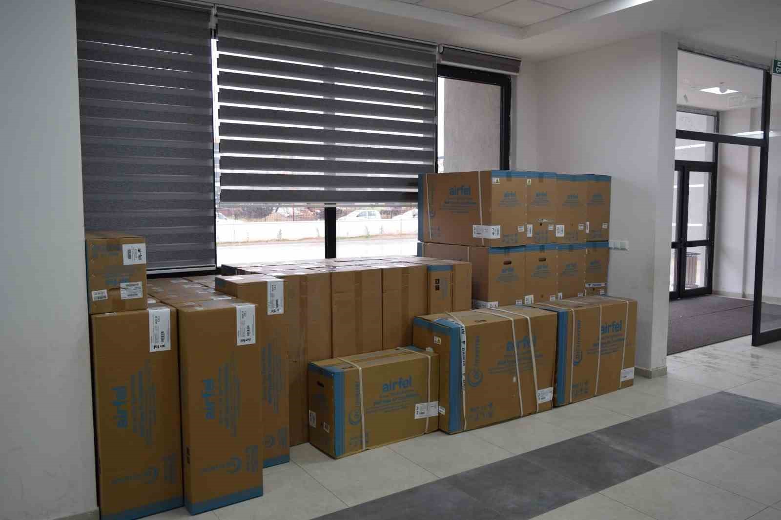 Dayanışmayla okula 26 adet klima kazandırıldı
Dayanışmayla okula 26 adet klima kazandırıldı