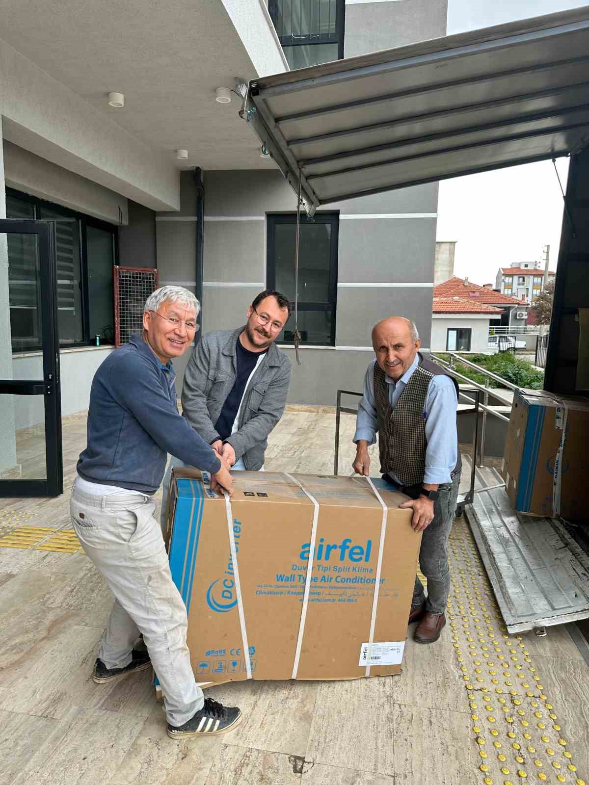 Dayanışmayla okula 26 adet klima kazandırıldı
Dayanışmayla okula 26 adet klima kazandırıldı