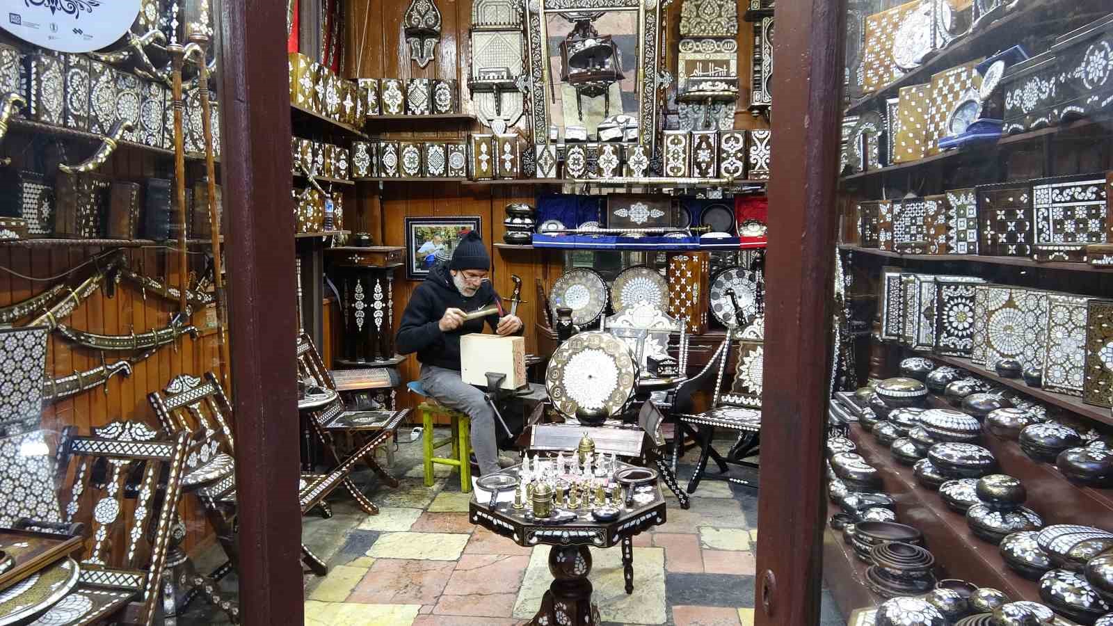 Dayısından öğrendiği padişah mesleğini 44 yıldır sürdürüyor
