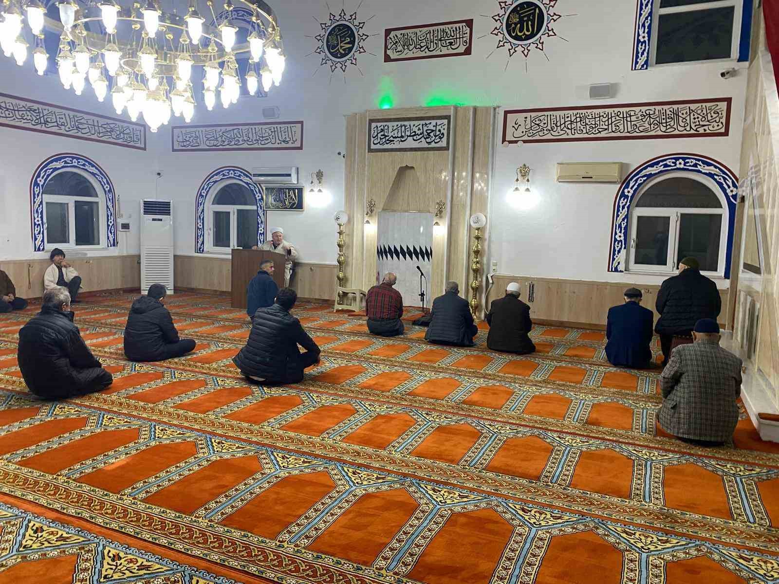 Dede torun, genç yaşlı aynı safta buluştu
