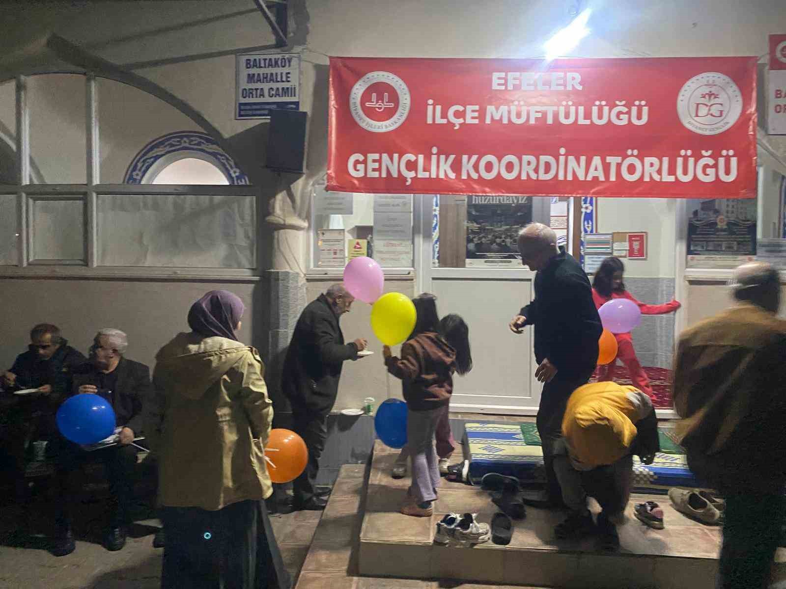 Dede torun, genç yaşlı aynı safta buluştu
