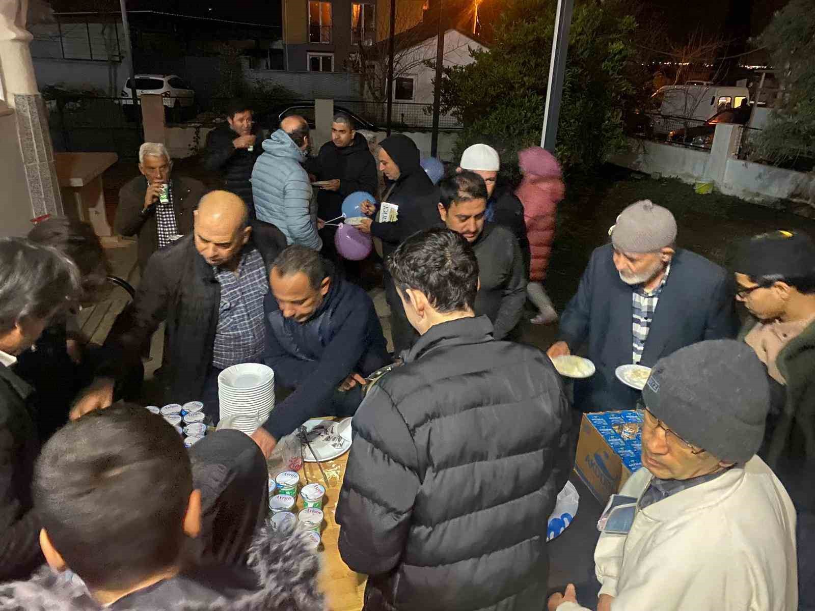 Dede torun, genç yaşlı aynı safta buluştu
