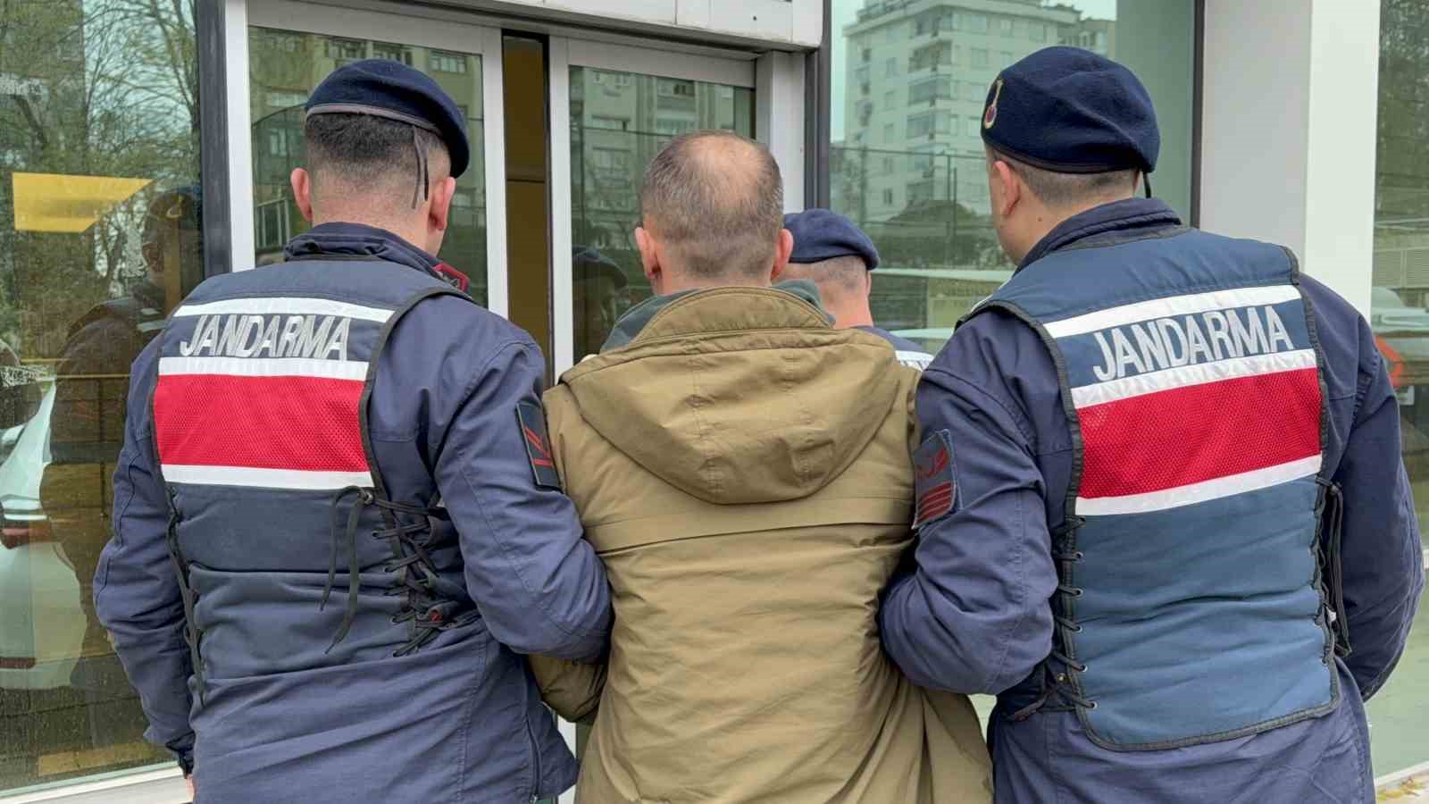 Define ararken yakalandı, hırsızlıktan gözaltına alındı
