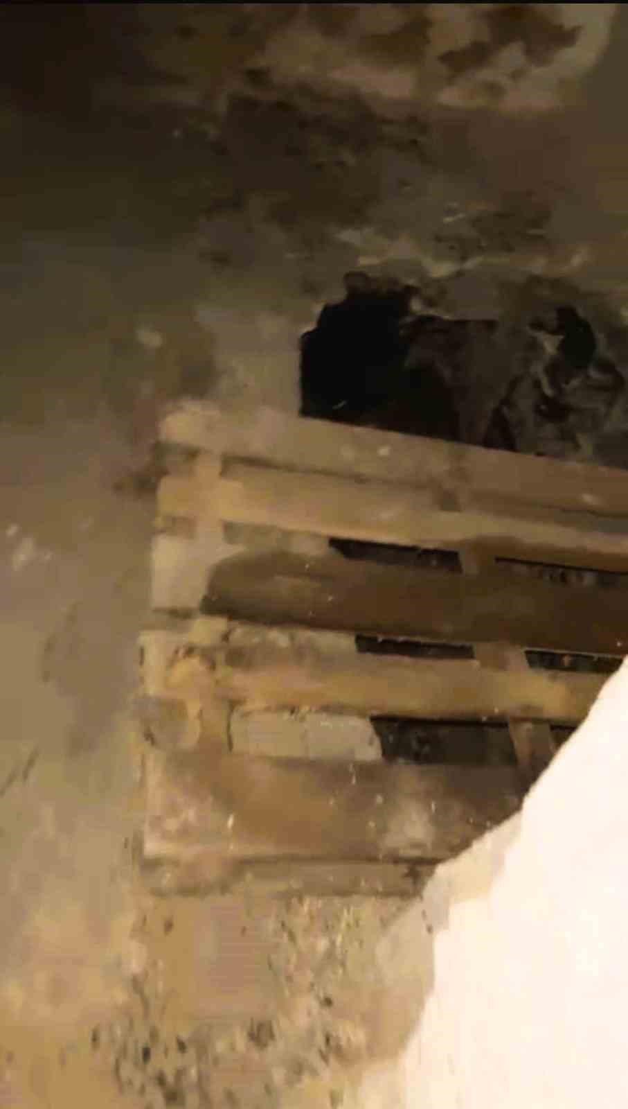 Defineciler 300 yıllık tarihi hamamı talan etti
