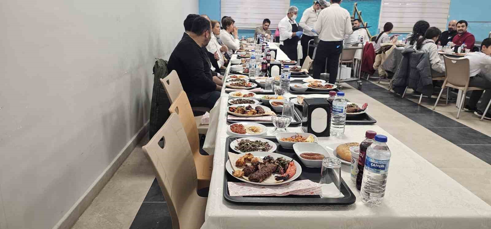Defne Devlet Hastanesi personeli iftar programında bir araya geldi

