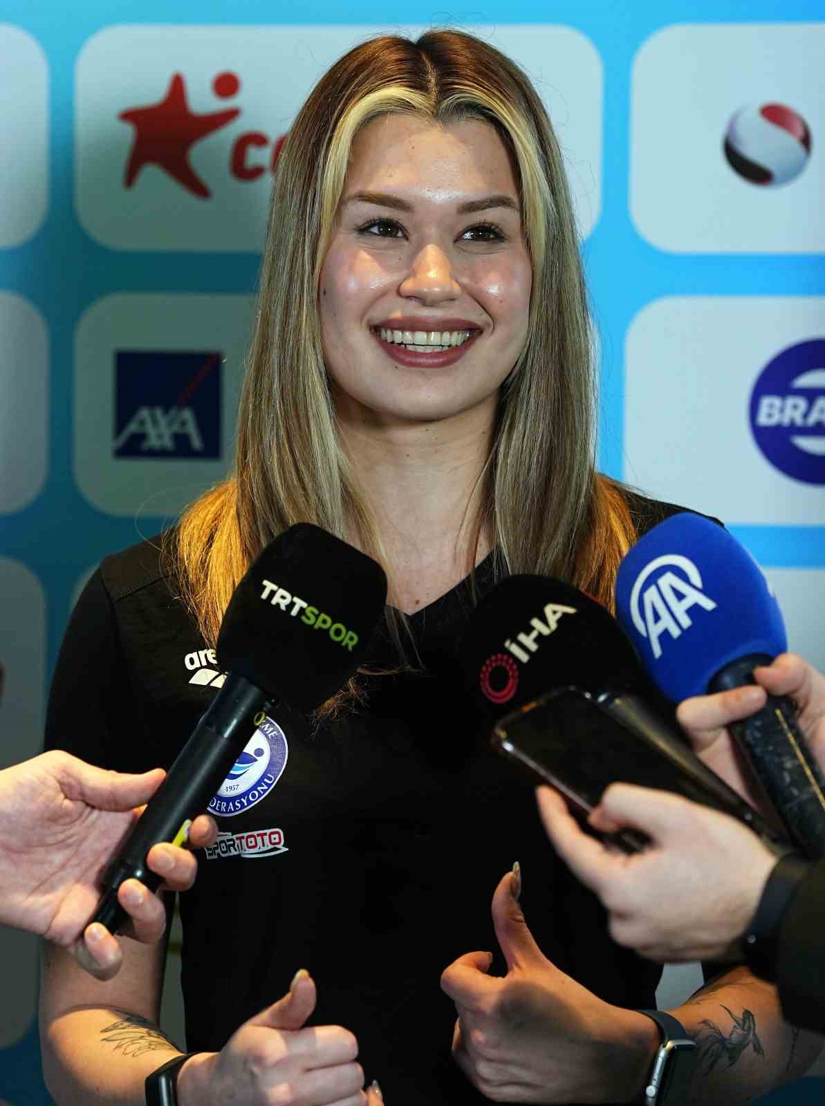 Defne Kurt: "5 altın madalya aldığım için inanılmaz mutluyum"
