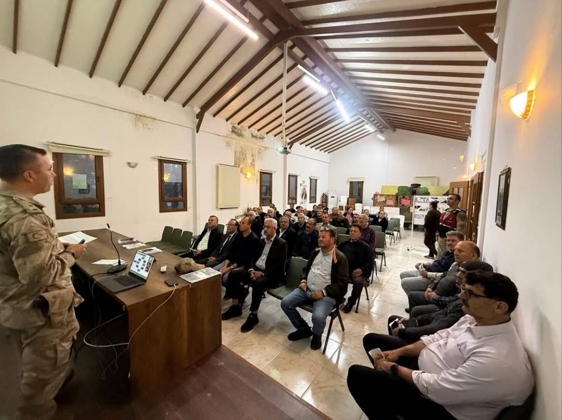 Defne’de jandarmadan vatandaşlara bilgilendirme çalışması
