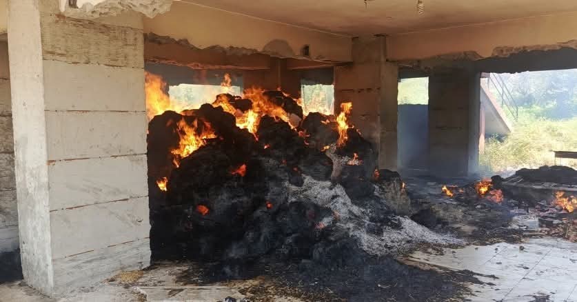 Defne’de samanlık yangını
