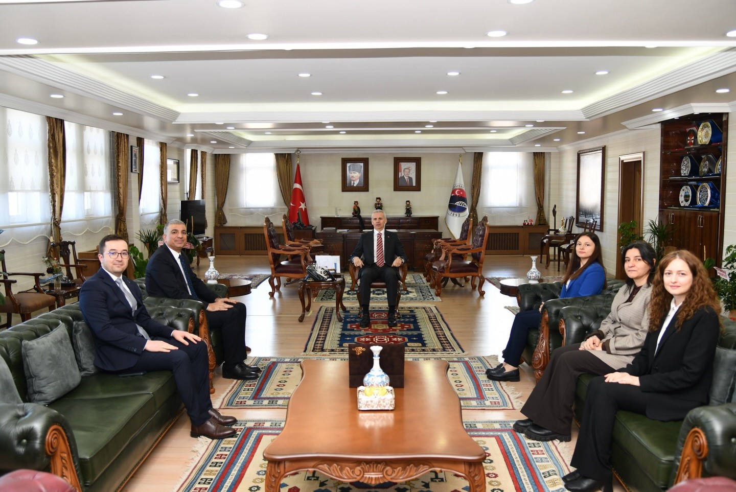 Defterdar Sönmez’den Vergi Haftası dolayısıyla Vali Çiçekli’ye ziyaret
