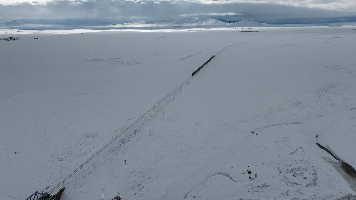 Demir İpek Yolu’nda görsel şölen: Karlar içinden süzülerek Kars’tan Avrupa’ya binlerce kilometrelik yolculuk
