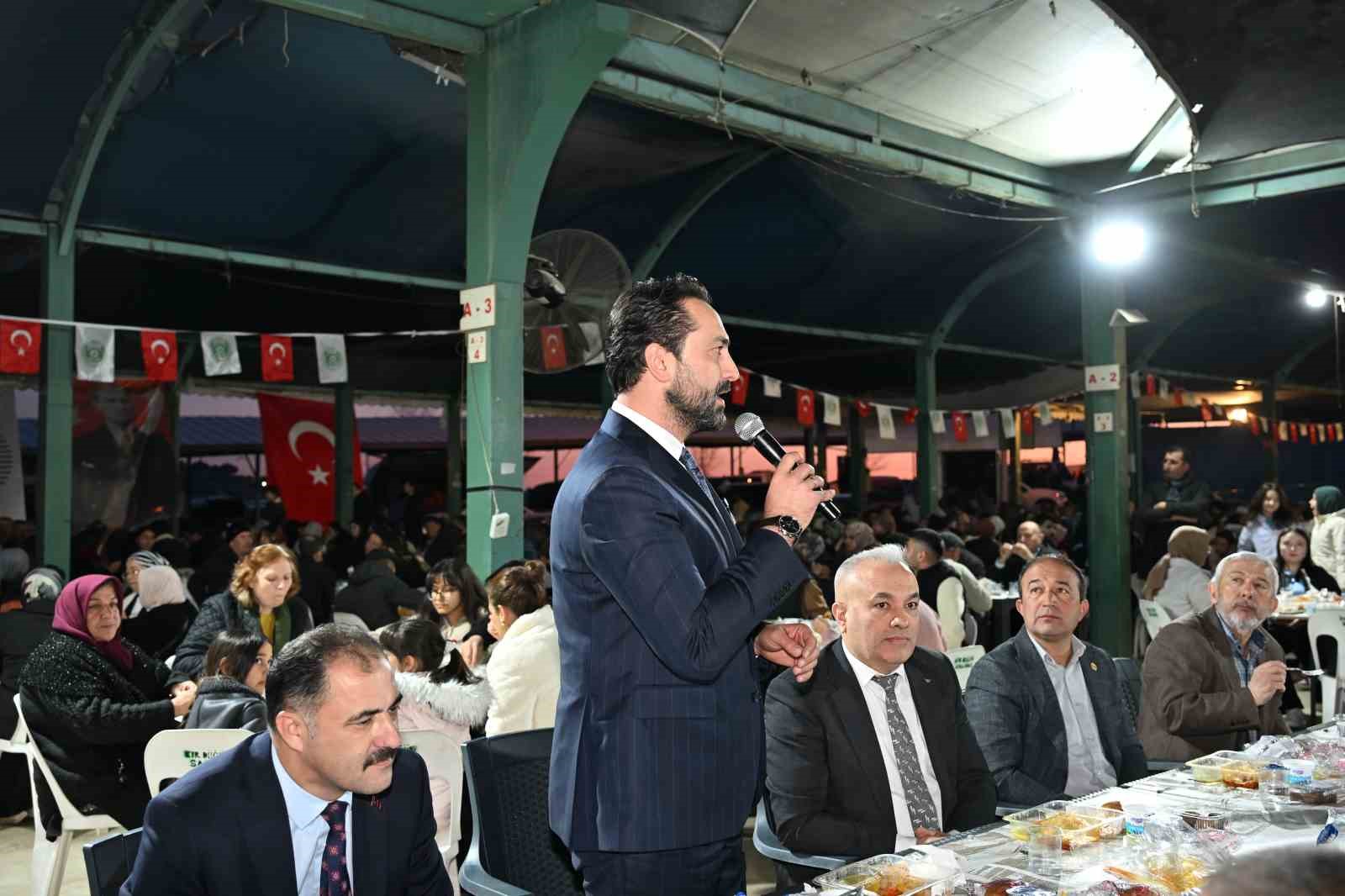 Demirci’de 5 bin kişilik iftar sofrası kuruldu
