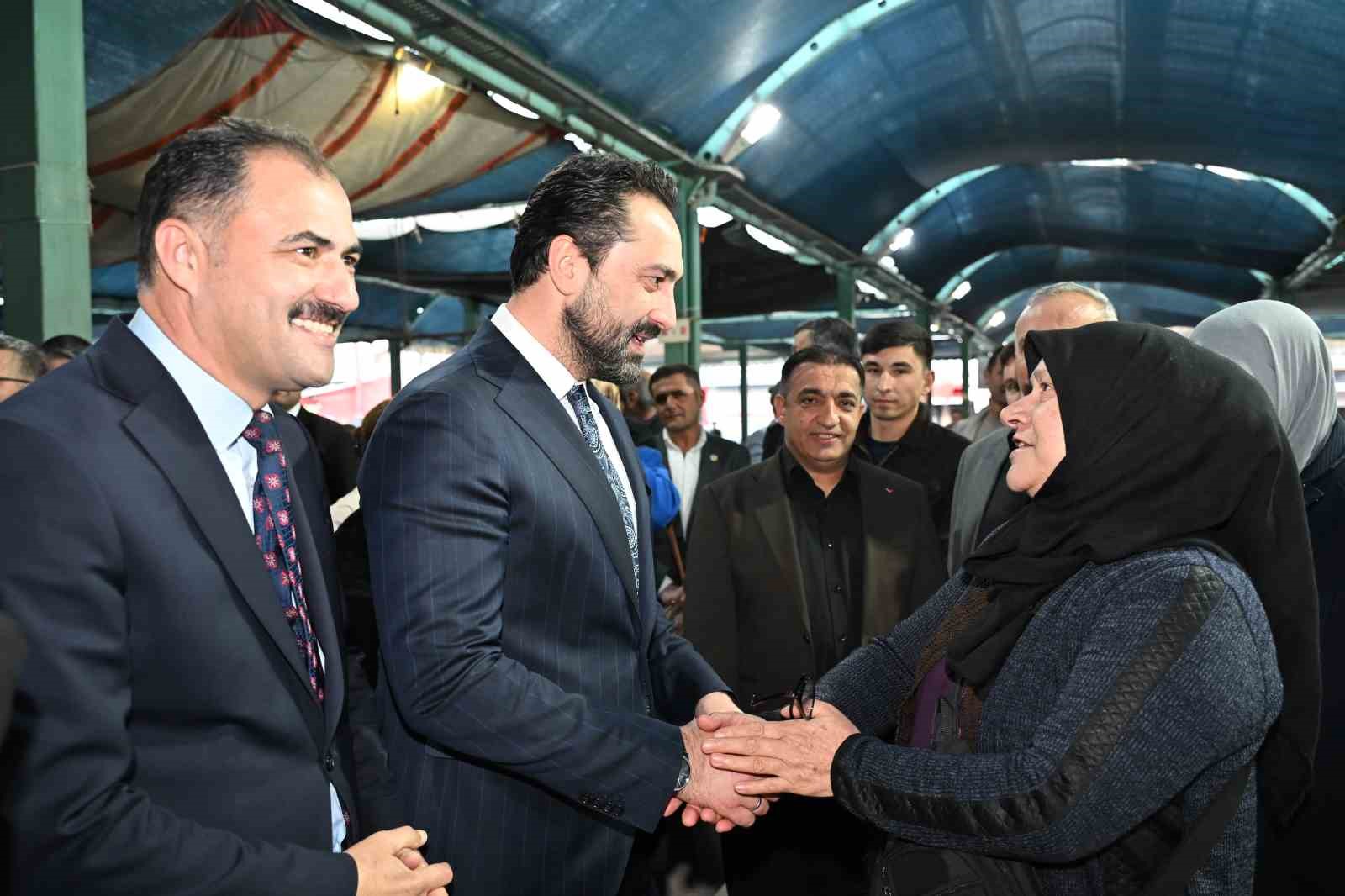 Demirci’de 5 bin kişilik iftar sofrası kuruldu
