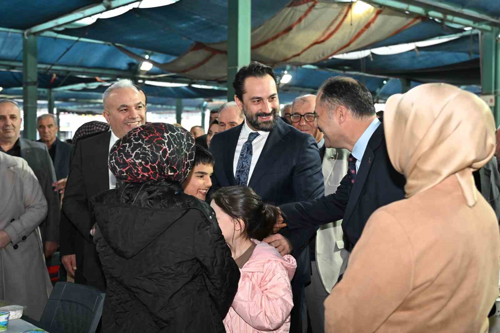 Demirci’de 5 bin kişilik iftar sofrası kuruldu
