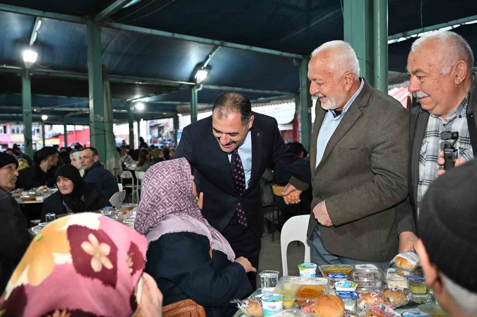 Demirci’de 5 bin kişilik iftar sofrası kuruldu
