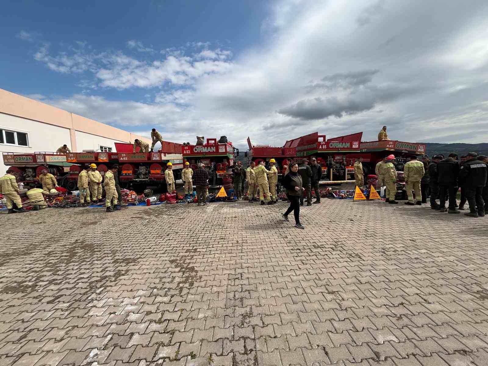 Demirci’de orman yangınlarına karşı uygulamalı eğitim
