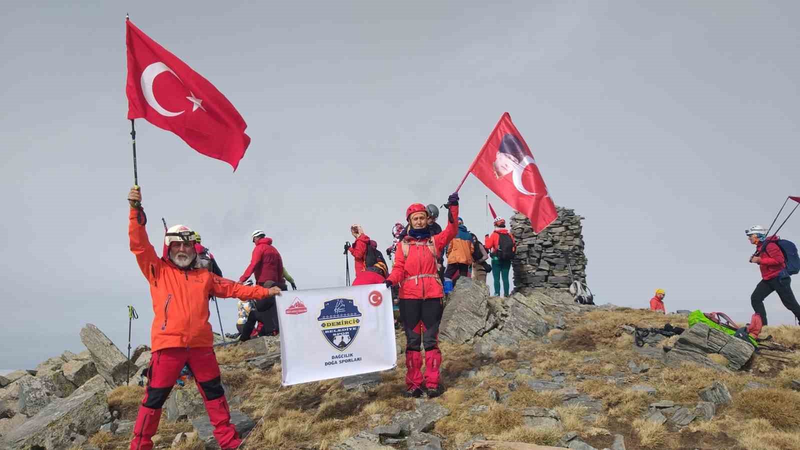 Demircili dağcılar Kaz Dağlarına tırmandı
