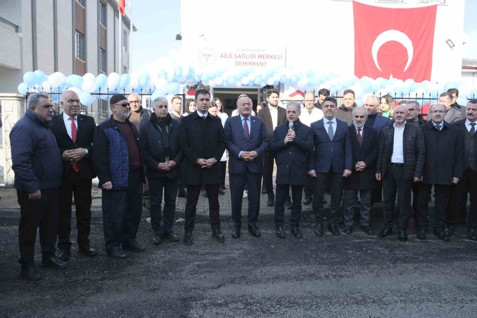 Demirkent’e modern sağlık kompleksi açıldı
Demirkent’e modern sağlık kompleksi açıldı