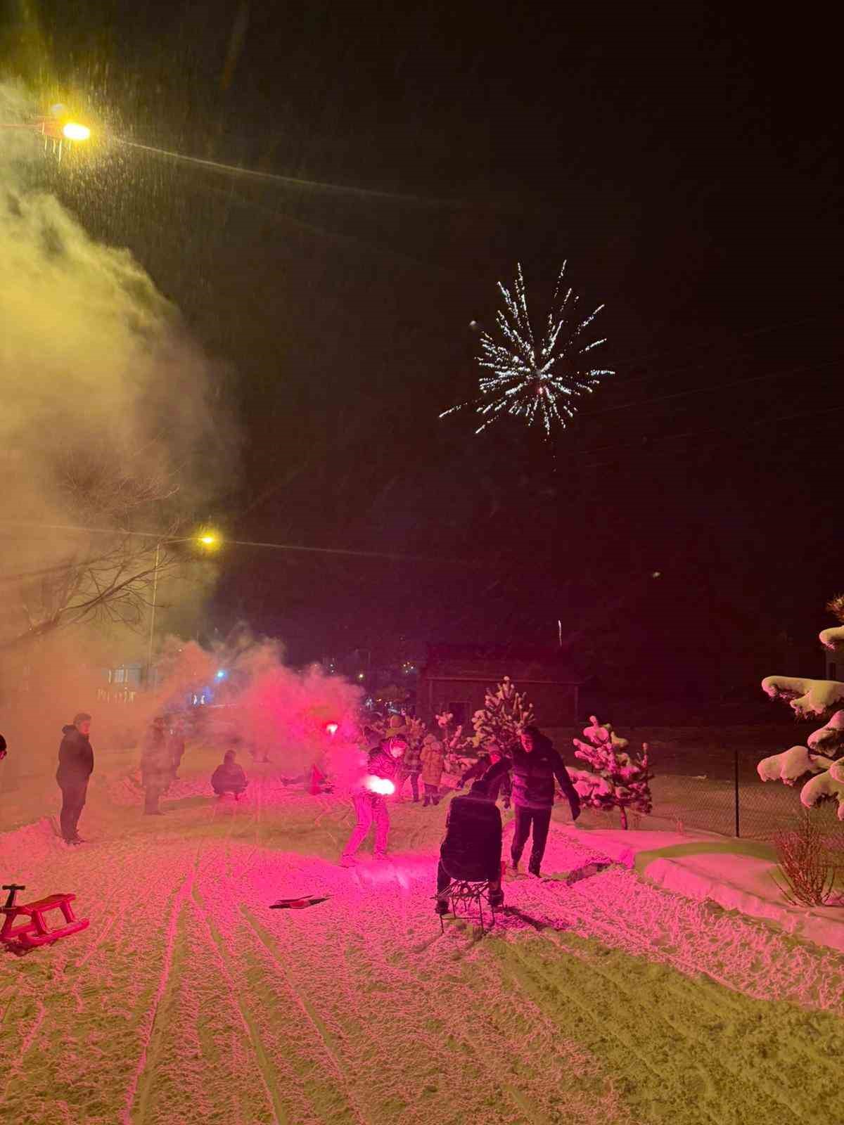 Demirözü’nde Kızak Festivali: Eksi 20 derecede halay çektiler, kızaklarla kaydılar
