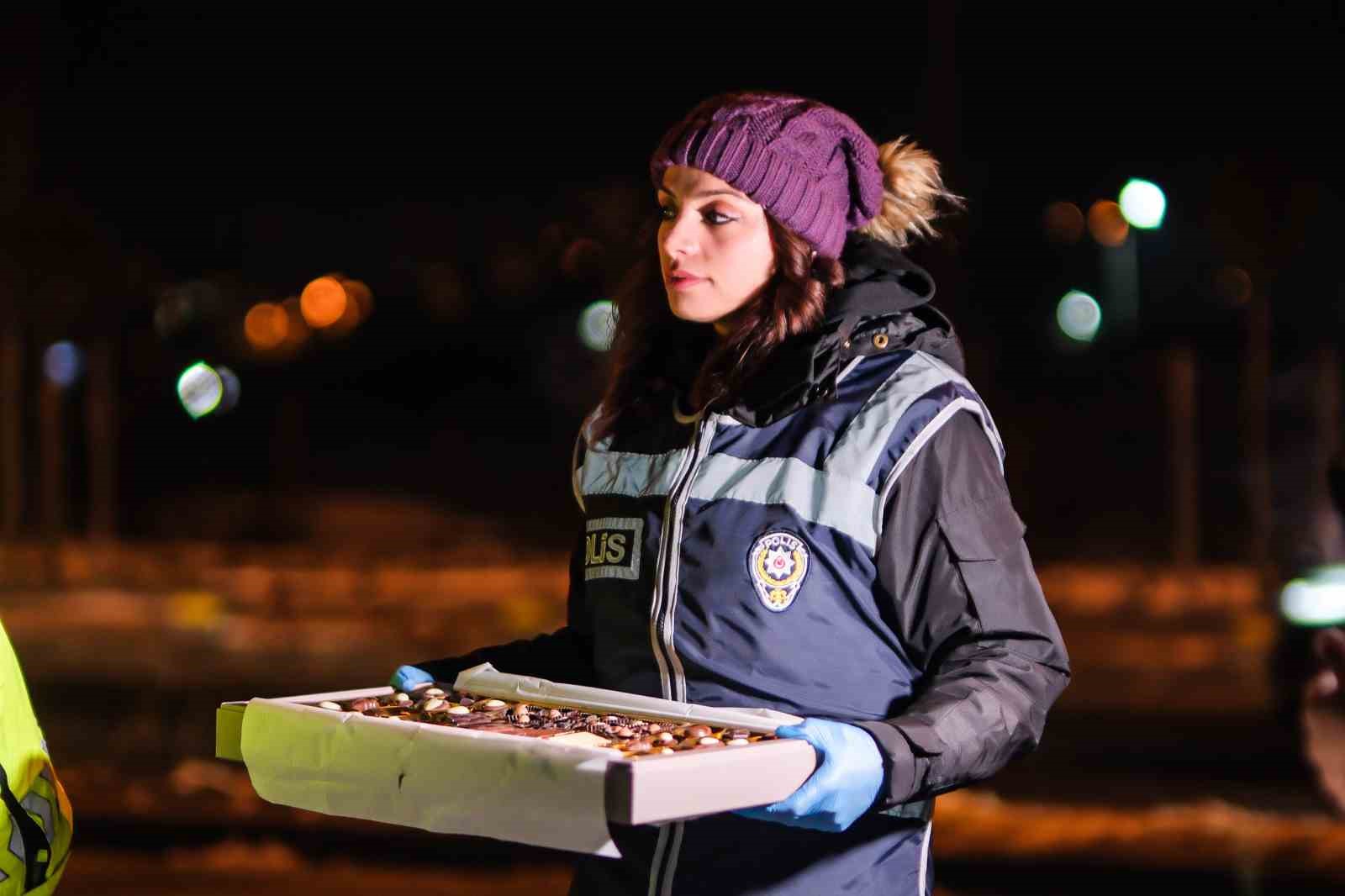 Denetime girenler ceza yerine çikolata yedi
