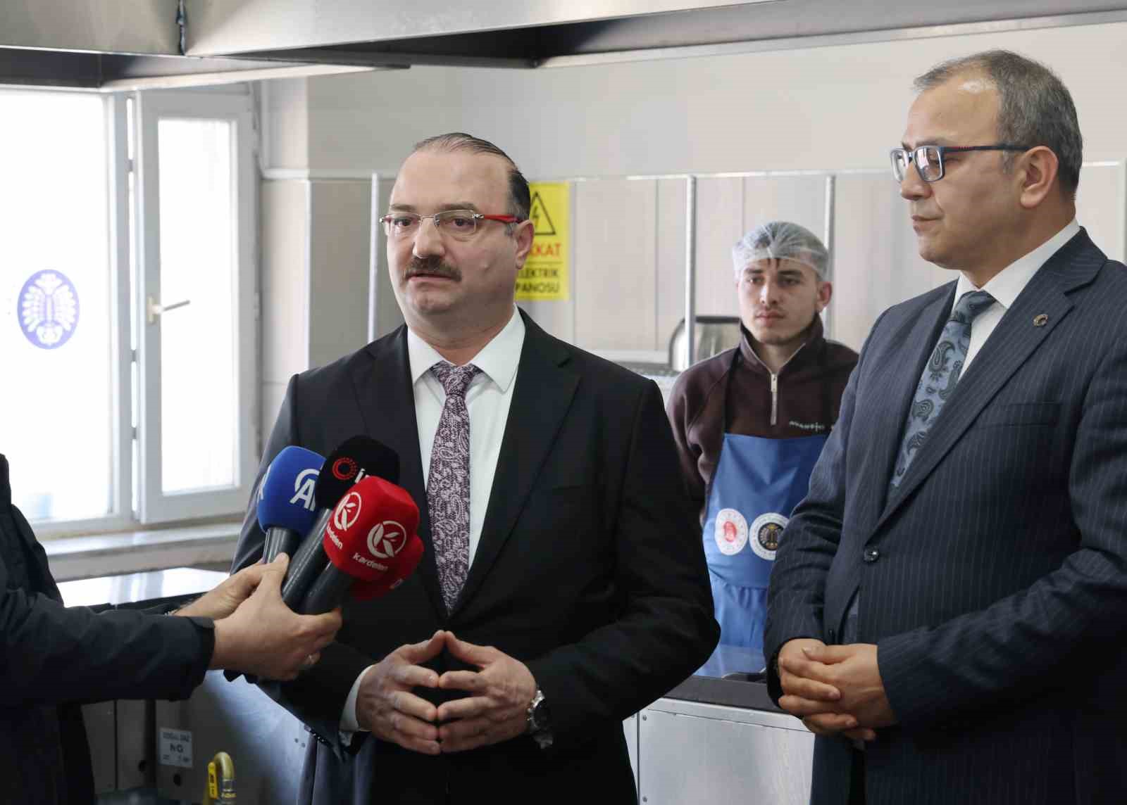 Denetimli serbestlik kapsamındaki 16 katılımcı, Atatürk Üniversitesinde Gastronomi ve mutfak sanatları eğitimi alacak
