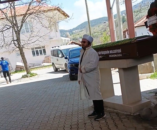 Denetimli serbestlikteki arkadaşı tarafından öldürülen gurbetçi son yolculuğuna uğurlandı
